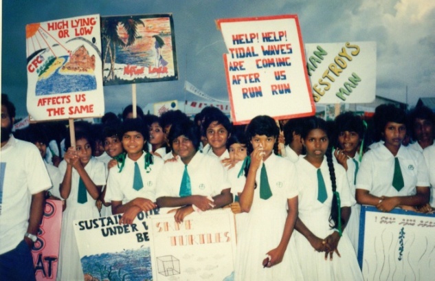 maldivian-school-children-worried-about-sea-level-rise-nov-1989.jpg