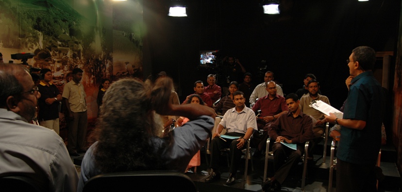 Sri Lanka 2048 - Nalaka briefing audience just before recording starts...