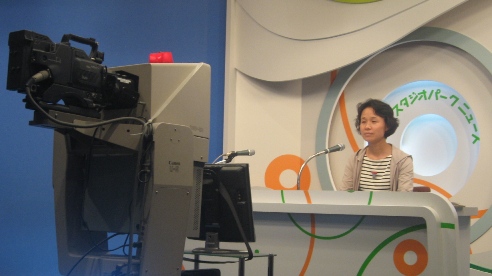 hu-jincao-faces-nhk-news-camera Hu Jincao of China faces NHK camera