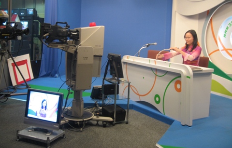 pham-thuy-trang-reads-nhk-news Pham Thuy Trang from Vietnam reads NHK news