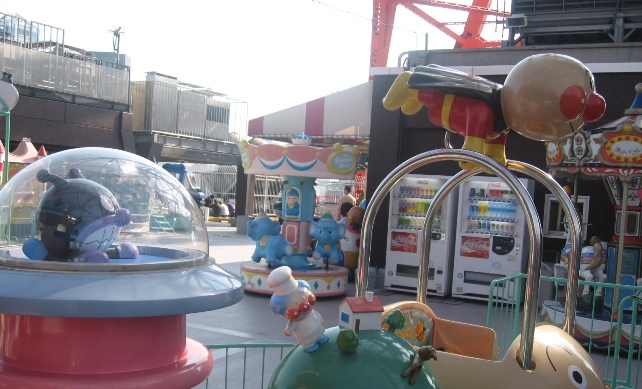 anpanman-r-and-baikinman-tokyo-tower-2-oct-2008 Anpanman (R) and Baikinman at the Tokyo Tower