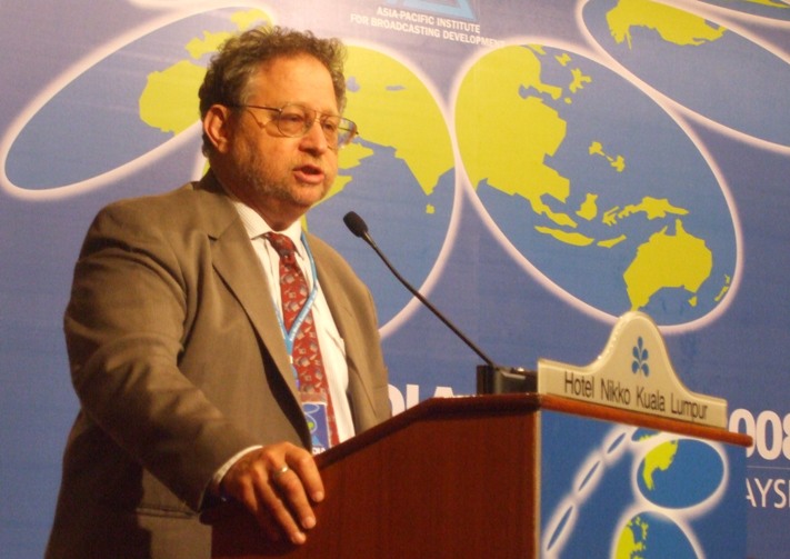danny-schechter-speaks-at-asia-media-summit-2008 Moving Images Person of the Year 2008