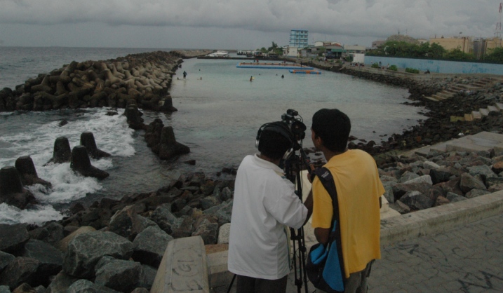 Location filming in Male - Hussein Makzoom (left) and Ibrahim Yasir Location filming in Male - Hussein Makzoom (left) and Ibrahim Yasir