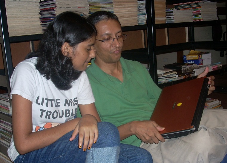 Dhara and Nalaka with their old faithful Toshiba, 24 Dec 2009