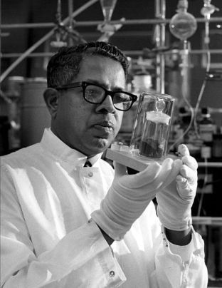 Dr Cyril Ponnamperuma analyzing a moon sample at NASA