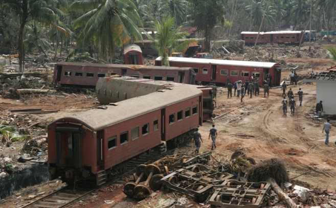Peraliya train disaster - photo by Shahidul Alam