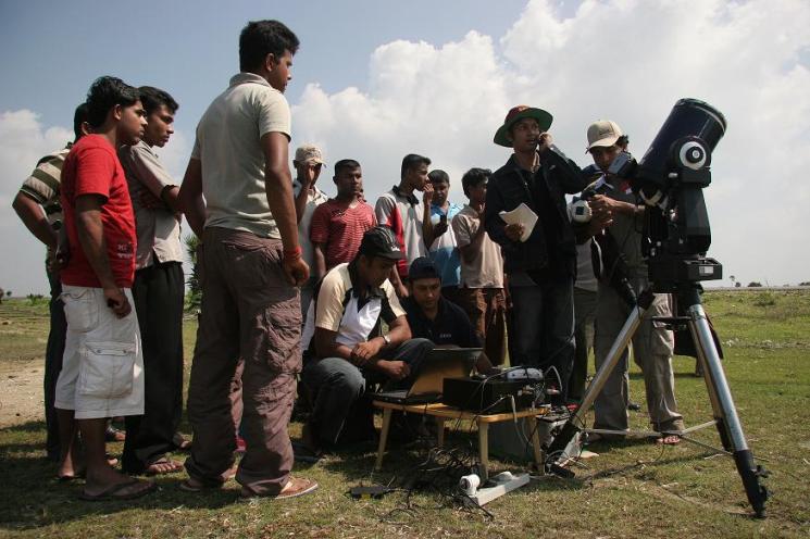 University of Moratuwa team observing the clipse