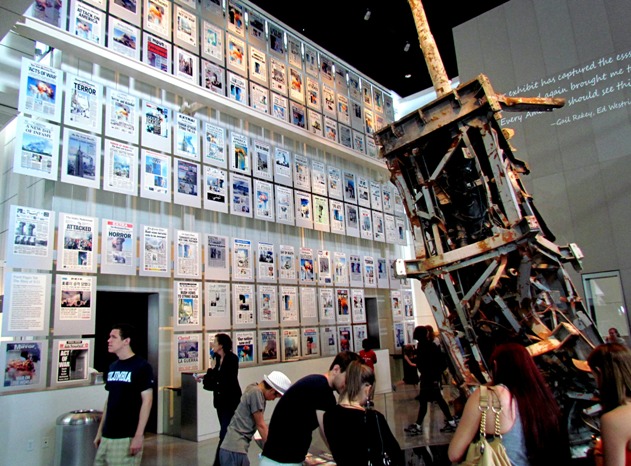 Copy of 9-11 Frontpages at Newseum, photos by Nalaka Gunawardene - 1