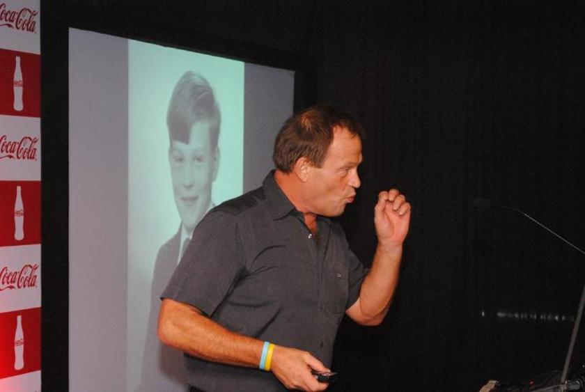 Sir Robert Swan giving a talk in Sri Lanka - image by 2041.com