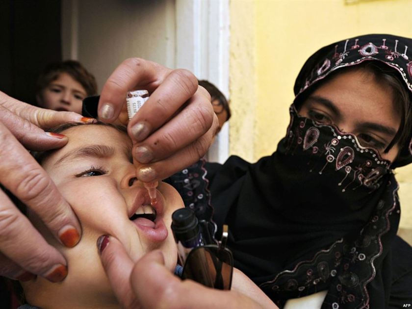 Polio vaccinaation in Pakistan - AFP Photo