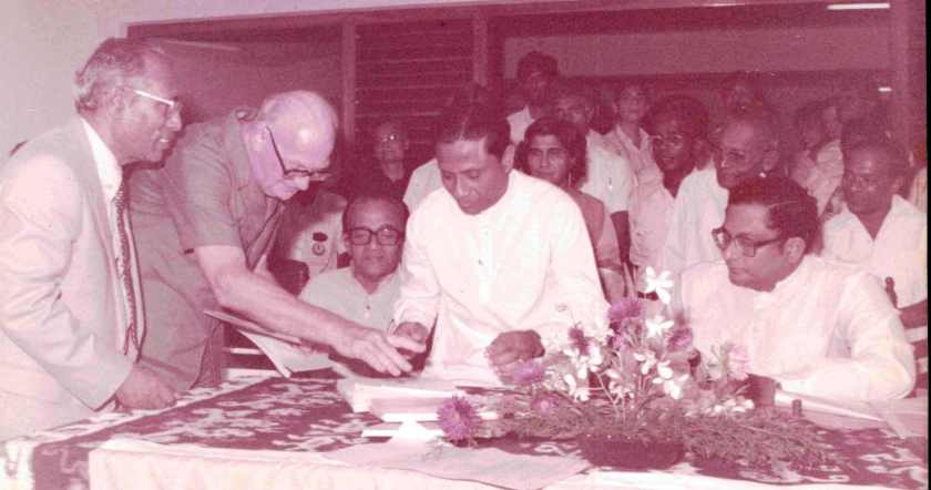 Dr Hudson Silva (left) and Arthur C Clarke with then Prime Minister R Premadasa and Minister Tyronne Fernando at Eye Donation Society function circa mid 1980s [Photo courtesy Arthur C Clarke Archive]