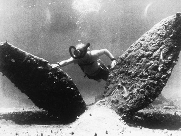 Clarke diving off the coast of Ceylon - Image courtesy Arthur C Clarke Trust