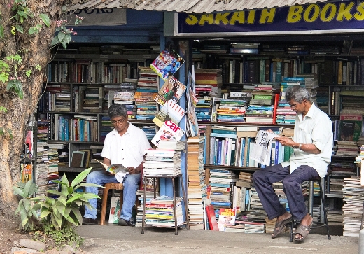 Secondhand book sellers at D R Wijewardena Mawatha, Colombo, Sri Lanka. Photo by Chathuri Dissanayake, GPI