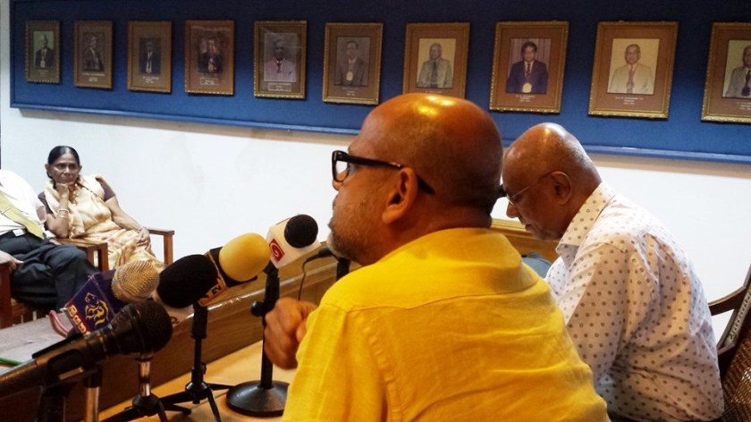 Writer and activist Gamini Viyangoda speaks at RTI Public Forum on 17 Nov 2015