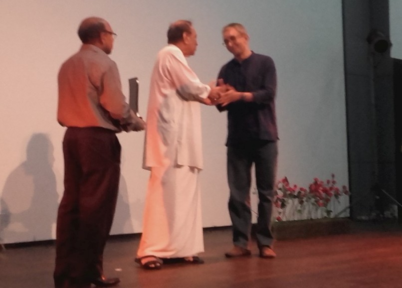 Nalaka Gunawardene (extreme right) received Lifetime Achievement Award for Blogging and New Media Promotion in Sri Lanka from Karu Jayasuriya, Speaker of Parliament, in Colombo 26 March 2016