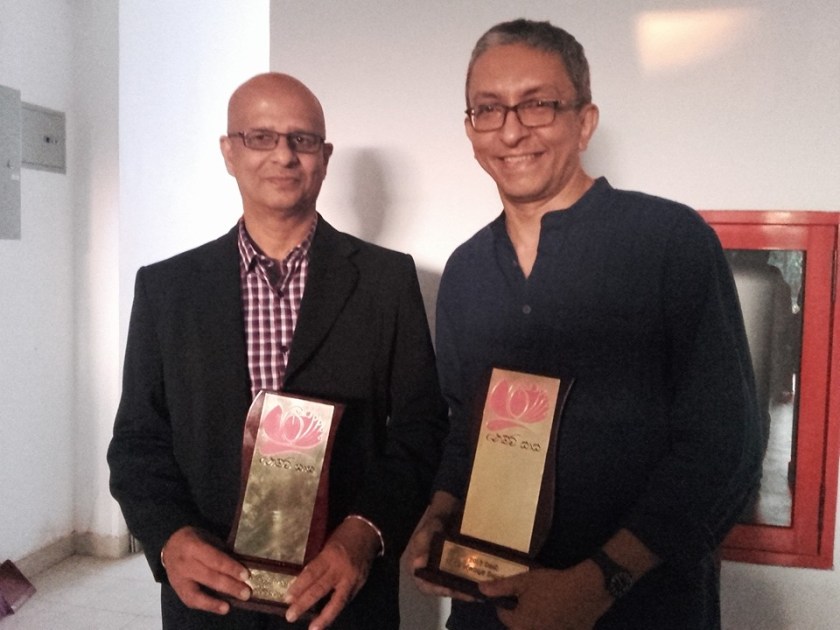 Rasika Suriyaarachchi (left) and Nalaka Gunawardene with their Lifetime Awards presented at Nelum Yaya Sri Lanka Blogging Awards ceremony in Colombo, 26 March 2016