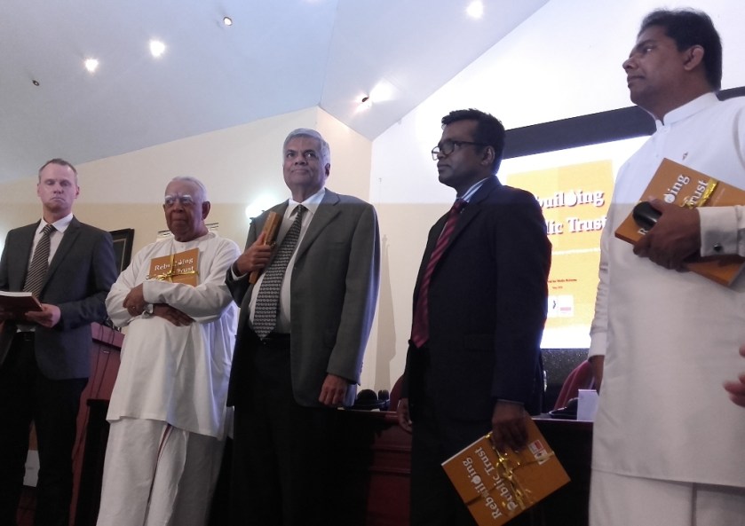 L to R - Lars Bestle of IMS, R Sampanthan, Ranil Wickremesinghe, Karu Paranawithana, Gayantha Karunathilake with copies of new study report on media reforms - Photo by Nalaka Gunawardene