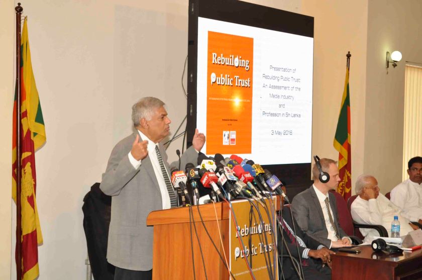 Prime Minister Ranil Wickremesinghe speaks at the launch of 'Rebuilding Public Trust' report in Colombo, 3 May 2016 (Photo courtesy SLPI)