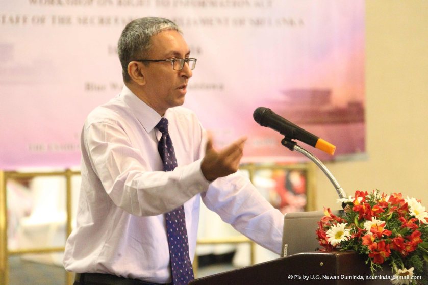Nalaka Gunawardene speaks at RTI Seminar for Sri Lanka Parliament staff, 16 Aug 2016