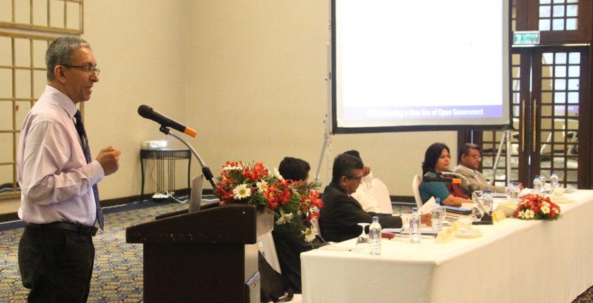 Nalaka Gunawardene speaks at RTI Seminar for Parliament staff, Sri Lanka - 16 Aug 2016
