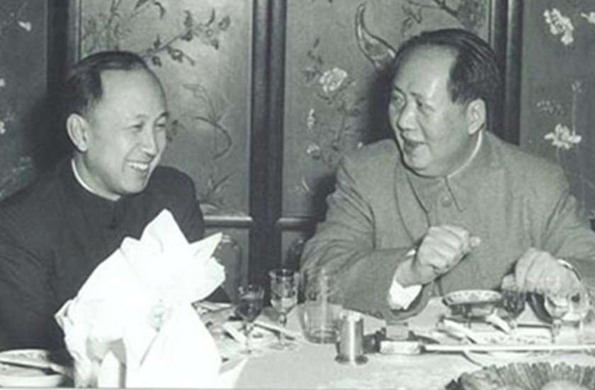 Qian Xuesen with Mao Zedong in 1956