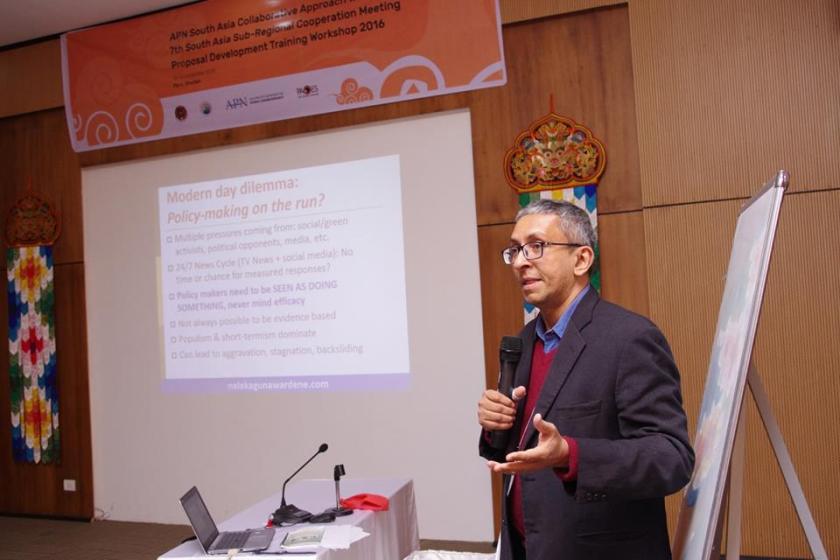 Nalaka Gunawardene speaks at APN South Asian Proposal Development Training Workshop in Paro, Bhutan, 14-16 Dec 2016. Photo Xiaojun Deng, APN